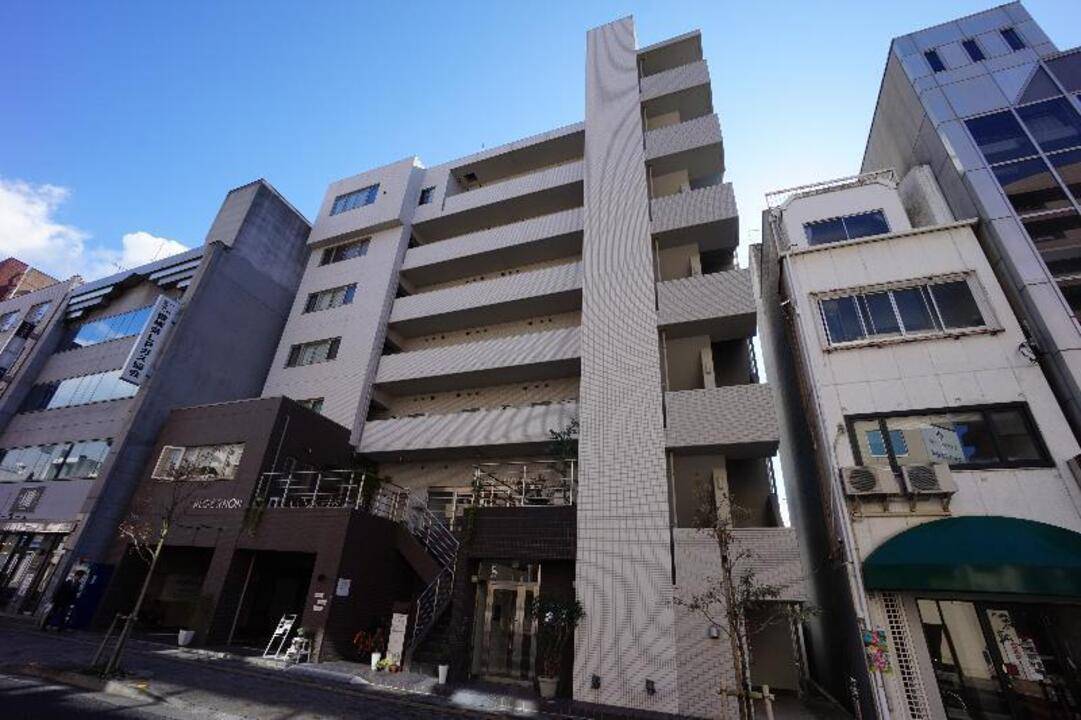 松山市千舟町のマンションの建物外観