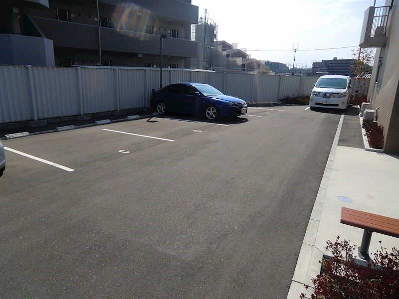 【吹田市山田東のマンションの駐車場】