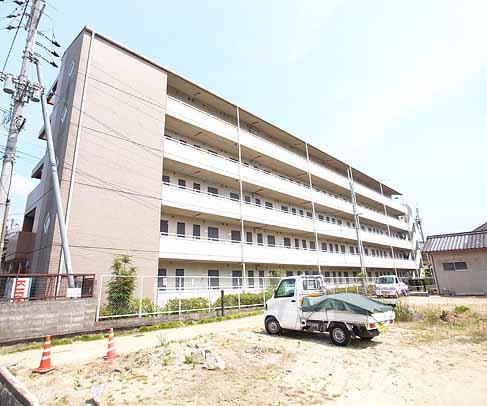 京田辺市三山木直田のマンションの建物外観