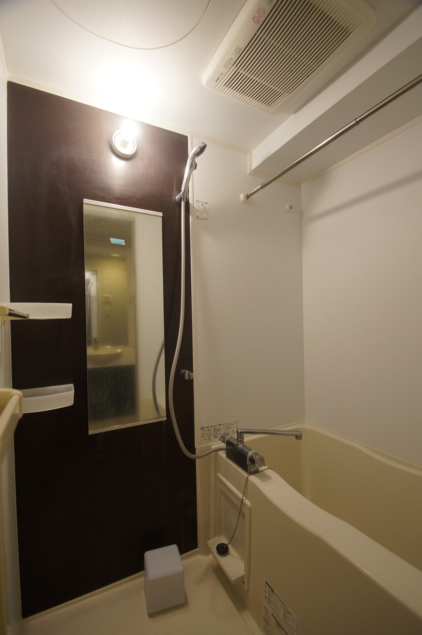 バス・シャワールーム　浴室乾燥機付きお風呂です