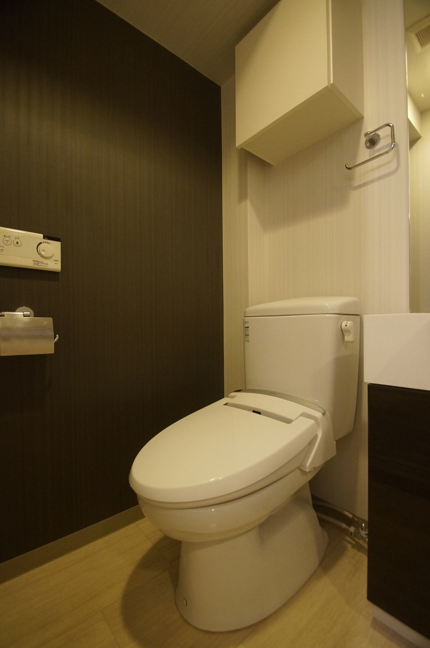 トイレ　温水洗浄便座付トイレ