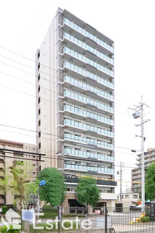 春日井市中央通のマンションの建物外観