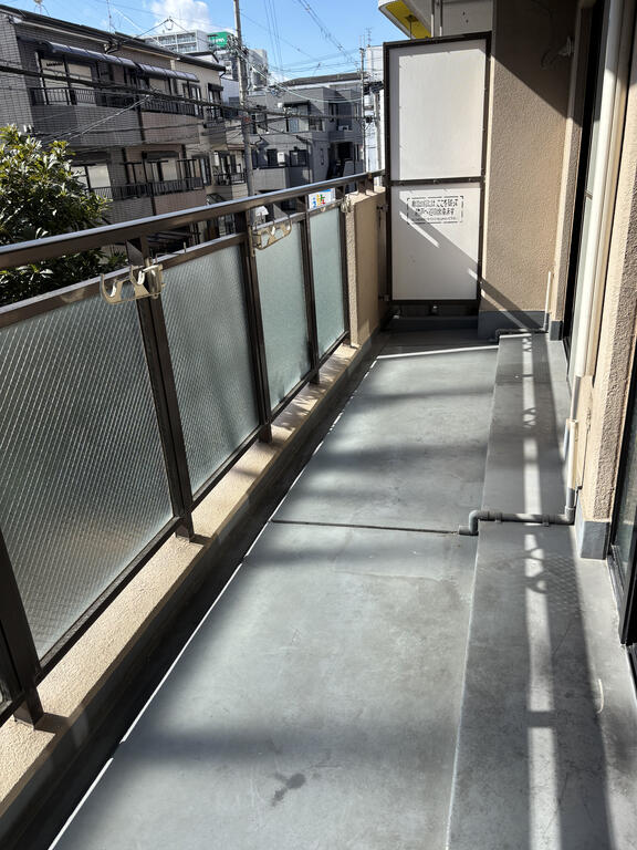 バルコニー　南向きでとても明るいです。