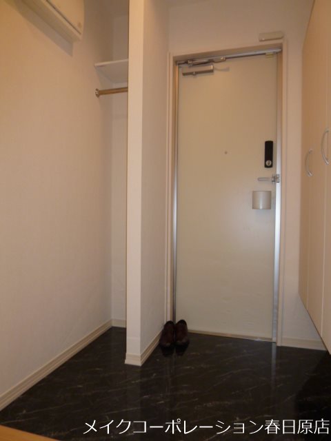 玄関　写真は同型タイプ