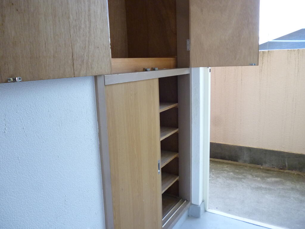 パリー舎ビルの玄関写真
