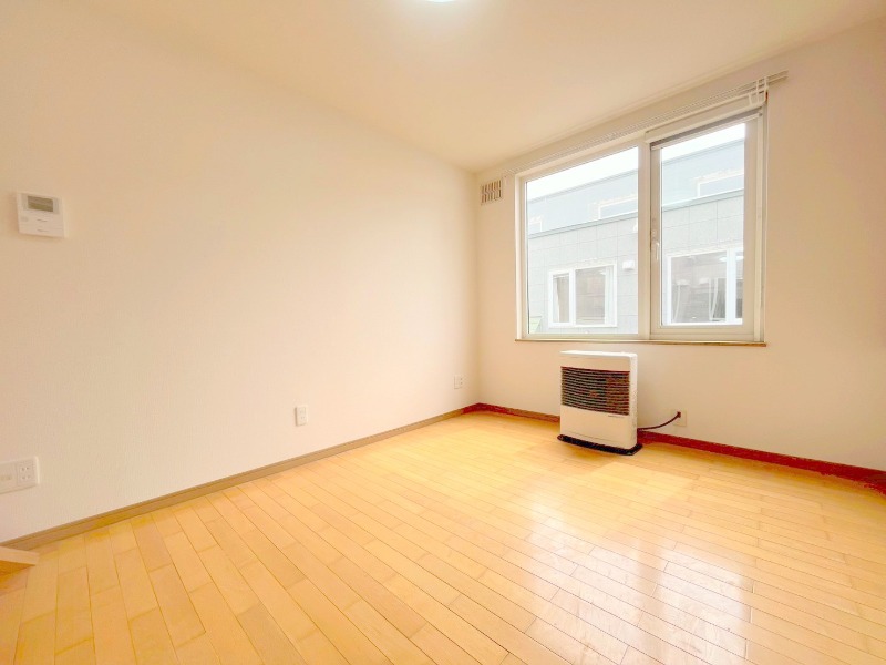 居室・リビング　明るく広々リビングスペース♪