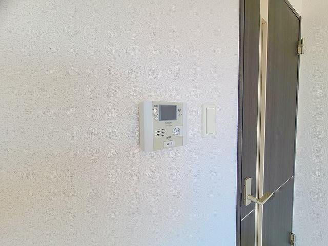 セキュリティ　来客者の確認ができるTVモニターホンが設置されています。