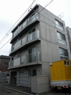 建物外観　人気のデザイナーズルームです☆☆物件ご案内の際は、ご都合の良