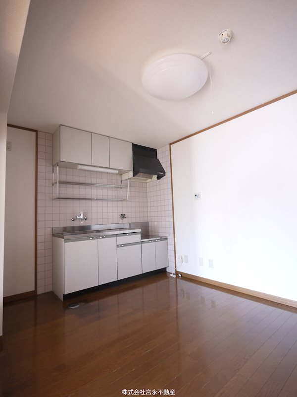 キッチン　吊り戸棚を備えたキッチンは女性に大好評です。