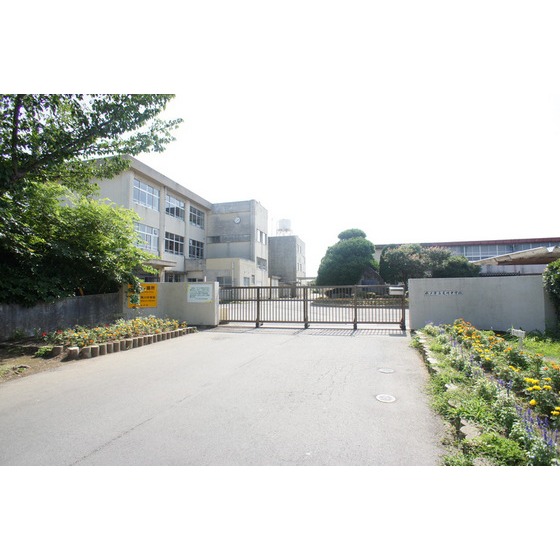中学校　水戸市立見川中学校（中学校）まで1800m
