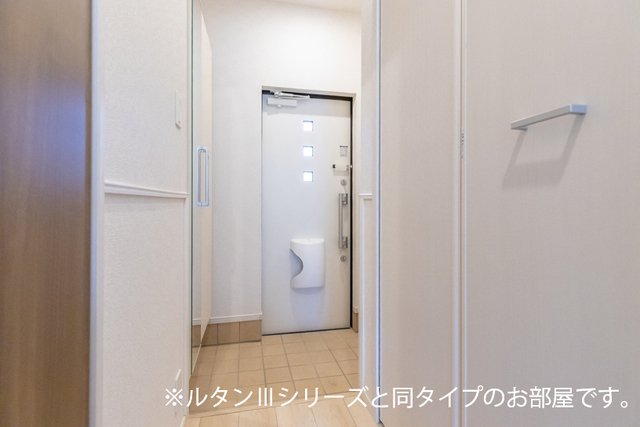 玄関　シューズボックス付きの玄関です☆