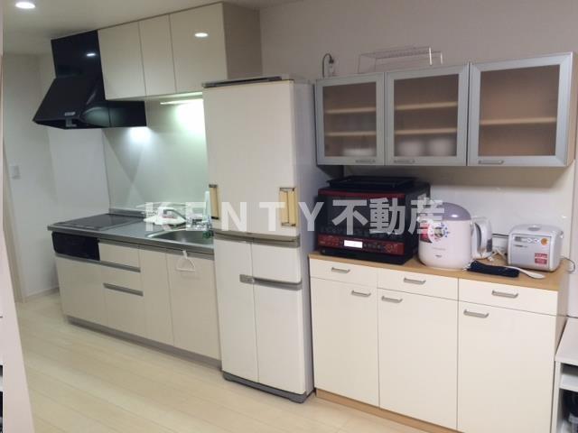 キッチン　コンパクトなキッチンで掃除もラクラク