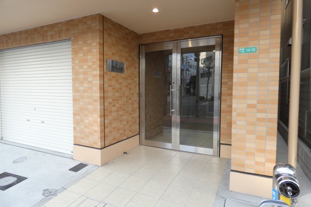 エントランス　落ち着いたエントランスです