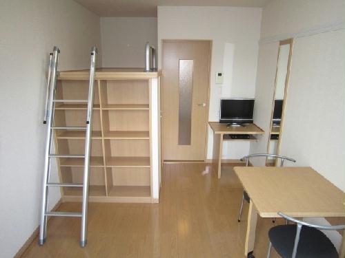 居室・リビング　窓側から撮影