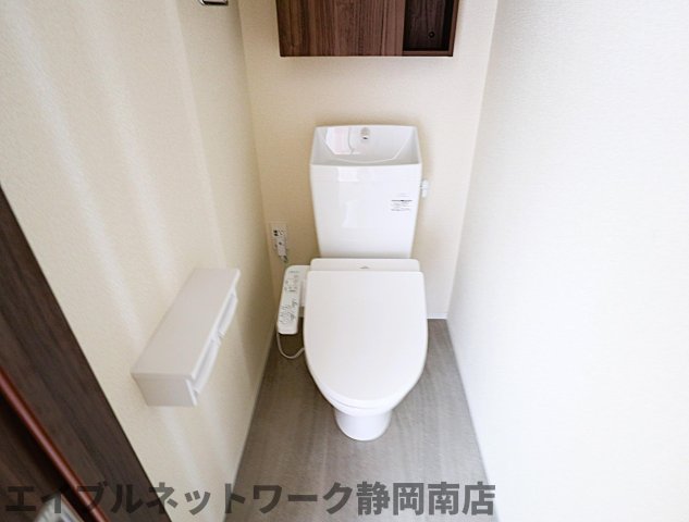 トイレ　同イメージ反転