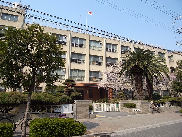 小学校　大阪市立日吉小学校（小学校）まで649m