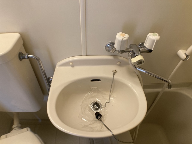 洗面設備　※補修前の参考画像の為、設備等は現況優先。