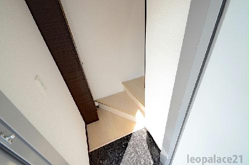 玄関　実際のお部屋と異なる場合がございます。