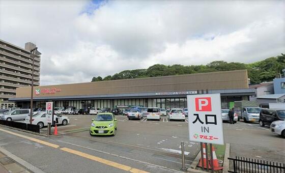 ショッピングセンター　マルエー春日店（ショッピングセンター）まで542m
