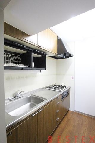 キッチン　※同タイプ・別部屋の参考写真です。