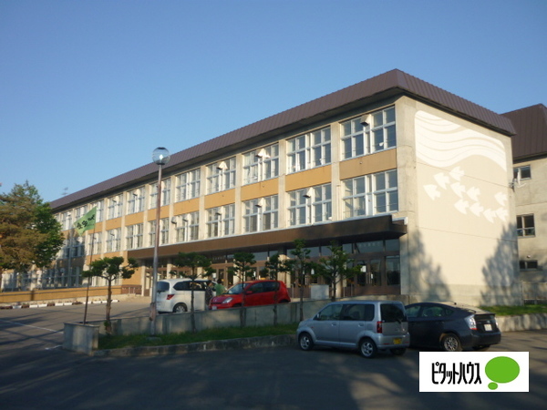 中学校　旭川市立緑が丘中学校（中学校）まで1466m