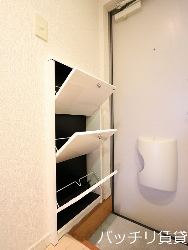 玄関　画像は同型タイプの為、現状を優先致します。
