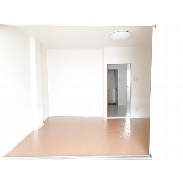 高保壱番館の居間写真