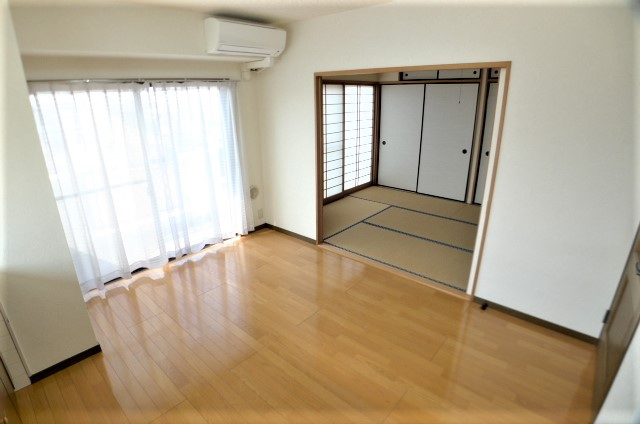 居室・リビング　※他号室の写真です