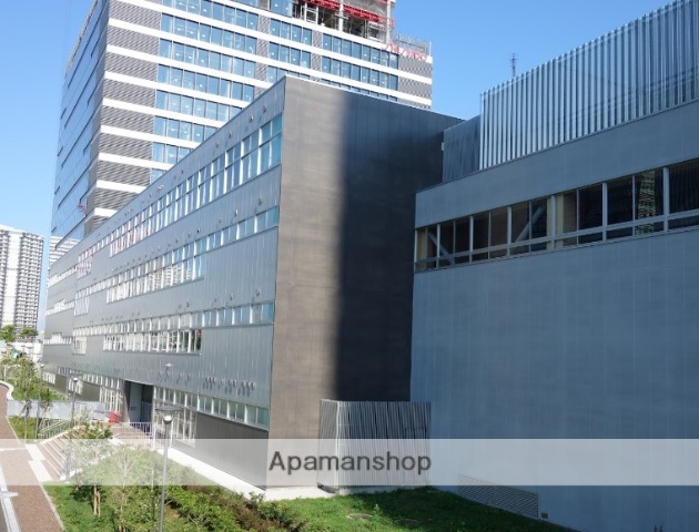 小学校　横浜市立みなとみらい本町小学校（小学校）まで560m