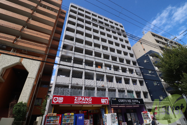 建物外観　シャープなデザインの外観