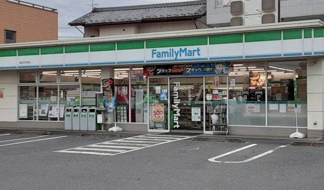 コンビニ　ファミリーマート 熊谷万平町店（コンビニ）まで1550m