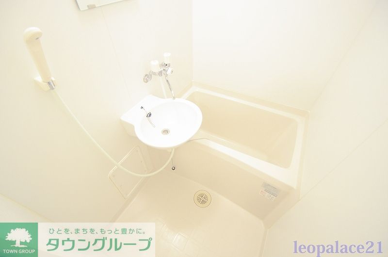 バス・シャワールーム　「同タイプの部屋の写真です」「現況優先」