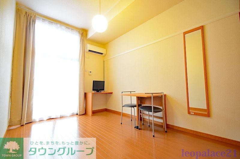 居室・リビング　「同タイプの部屋の写真です」「現況優先」