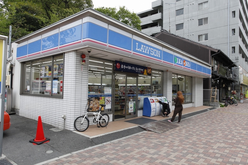 コンビニ　ローソン中川松重町店（コンビニ）まで481m