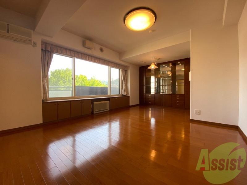 居室・リビング　広くてキレイなお部屋が広がっていて、充実した生活が送れそう。