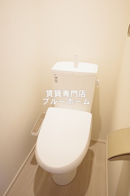 トイレ　温水洗浄便座付のトイレ！