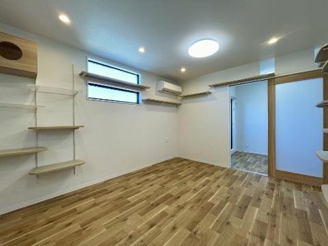 居室・リビング　室内