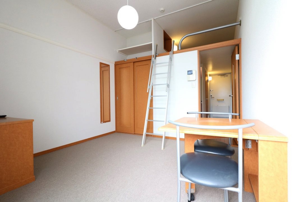 居室・リビング　人気のロフトタイプ！お部屋が広々使えて便利です！