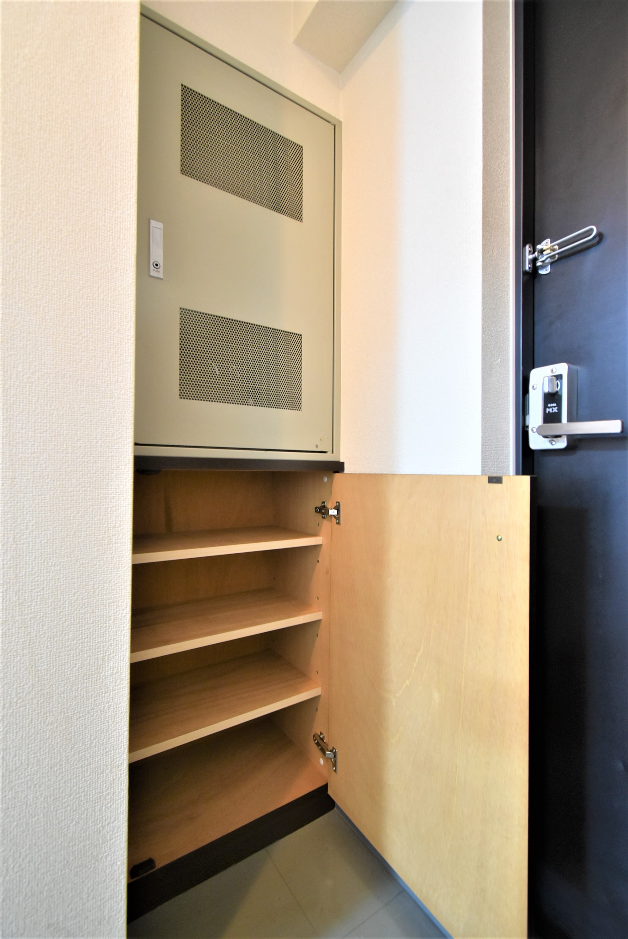 収納　シューズケース