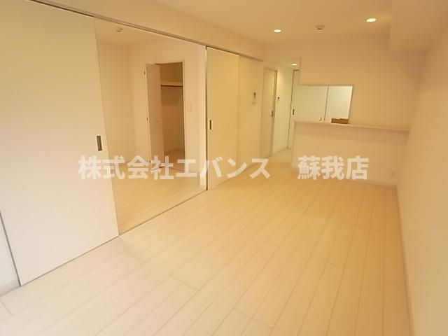 居室・リビング　こちらのリビングで趣味の時間をお楽しみください