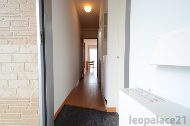 玄関　実際のお部屋と異なる場合がございます。