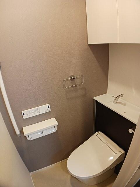 トイレ　温水洗浄便座