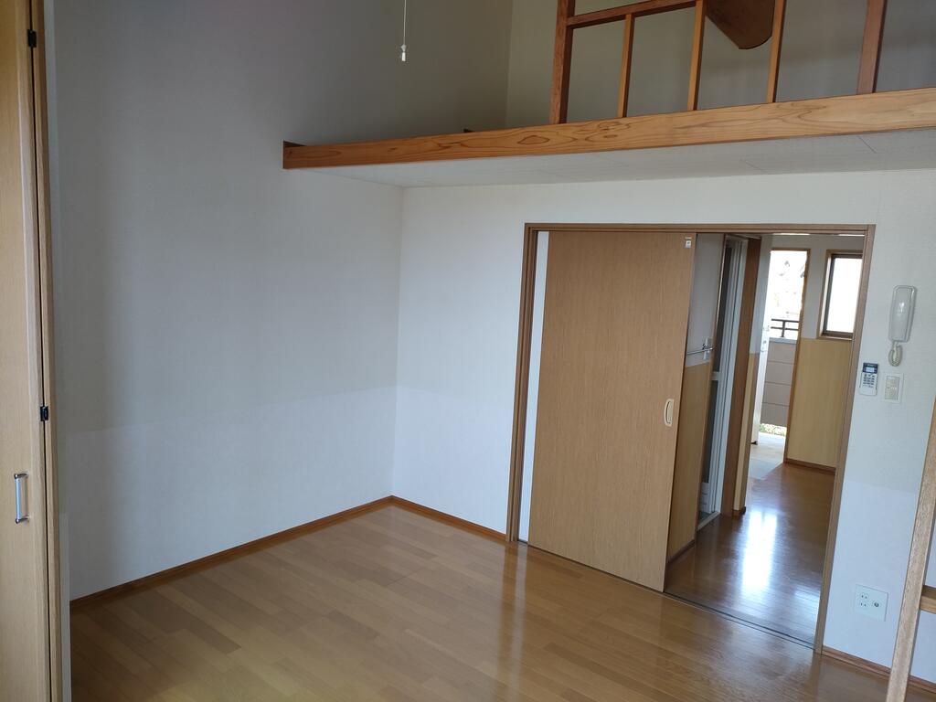 居室・リビング　明るいお部屋です