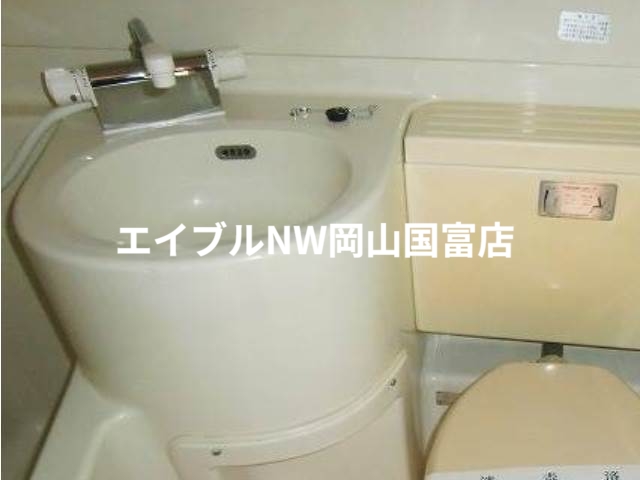 洗面設備　同物件の別のお部屋の写真です。実際とは異なります。