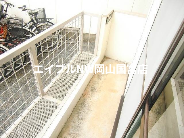 バルコニー　同物件の別のお部屋の写真です。実際とは異なります。