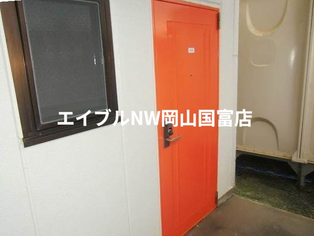玄関　同物件の別のお部屋の写真です。実際とは異なります。