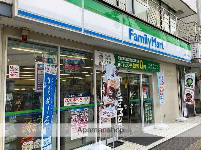 コンビニ　ファミリーマート（コンビニ）まで677m