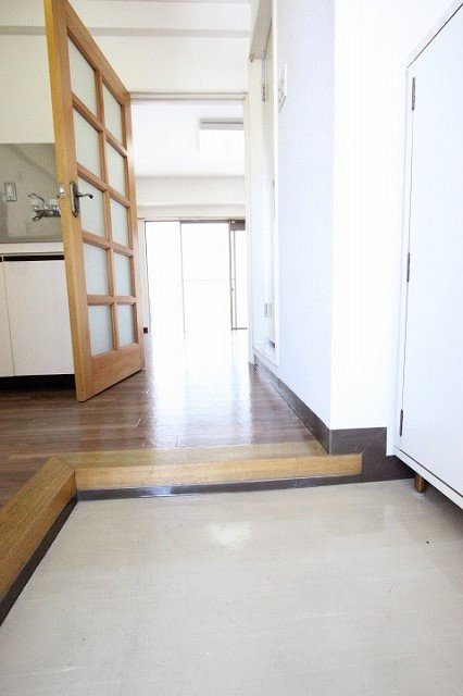 玄関　同物件、別号室のものです。