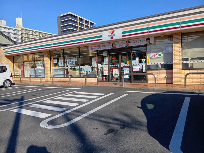 コンビニ　セブンイレブン（コンビニ）まで350m