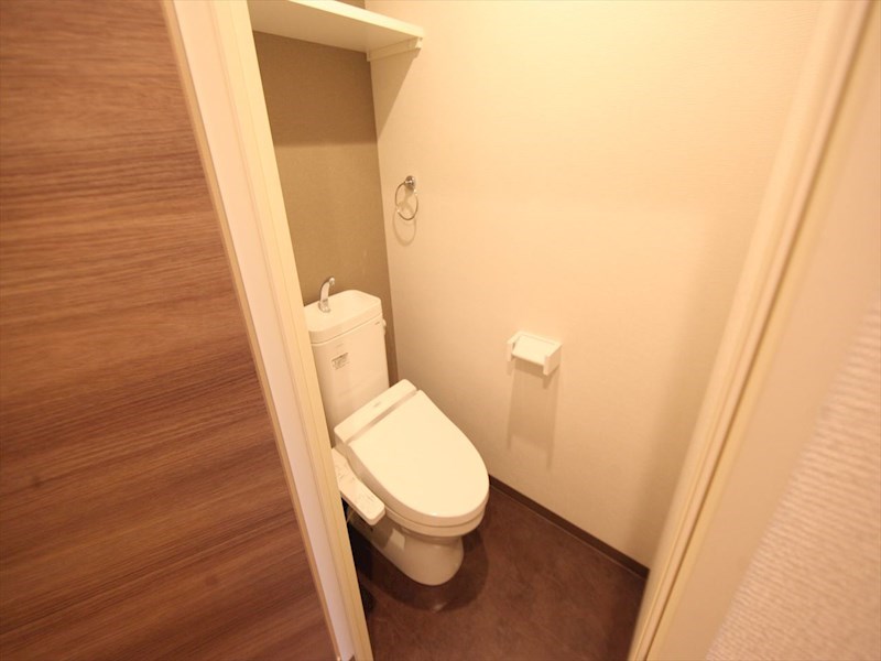 トイレ　温水洗浄暖房便座付トイレ